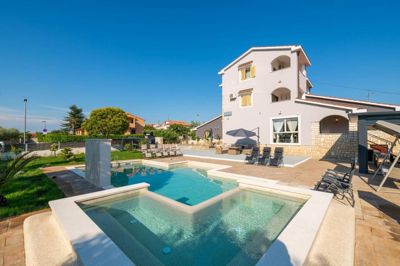 Villa Zorica โปเรช ภายนอก รูปภาพ