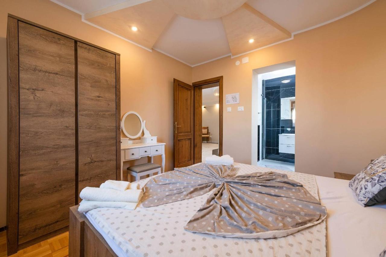Villa Zorica โปเรช ภายนอก รูปภาพ