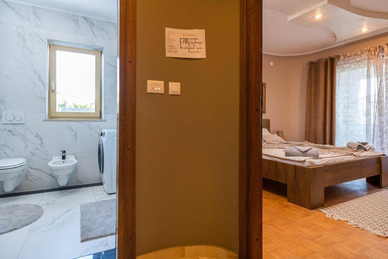 Villa Zorica โปเรช ภายนอก รูปภาพ