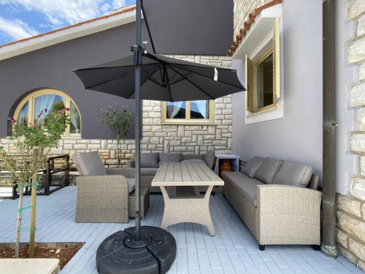 Villa Zorica โปเรช ภายนอก รูปภาพ