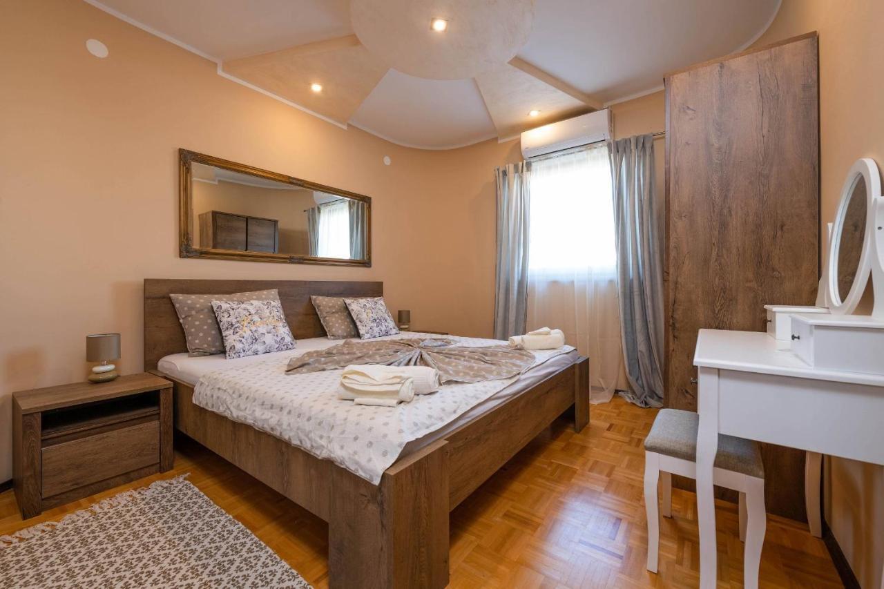 Villa Zorica โปเรช ภายนอก รูปภาพ